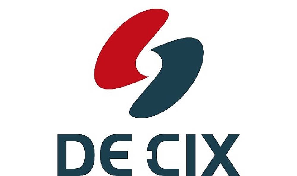 DE-CIX 2024 Yıllık Raporu'nu yayınladı: Küresel müşteri kapasitesi, zirve veri trafiği ve bağlı ağlarda büyük artış