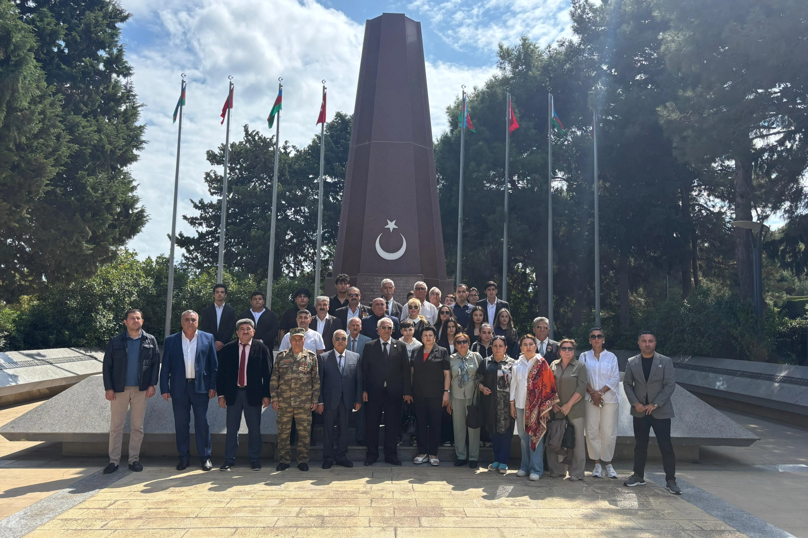 Bakü'de Türk şehitleri unutulmadı