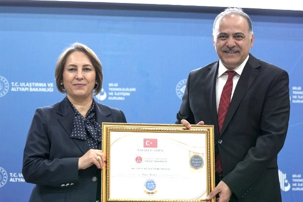 Adalet Bakanlığı'na dijital d&ouml;n&uuml;ş&uuml;m &ouml;d&uuml;l&uuml;