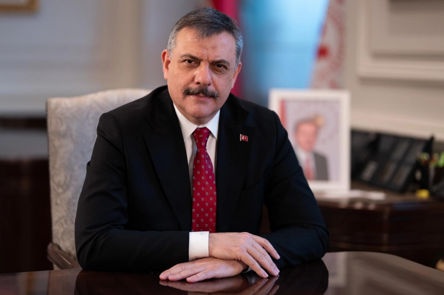 Bakan &Ccedil;ift&ccedil;i'den 27 Nisan E-Muhtırası paylaşımı