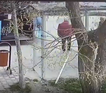 Ankara'da dehşet! Okuldan çıkan 15 yaşındaki kız bıçaklı saldırıya uğradı. Önce bıçakladı, sonra da telefonla parasını böyle gasbetti