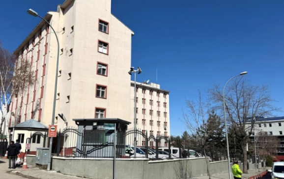 Emniyette talihsiz olay; polis kazara mesai arkadaşını vurdu