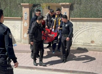 Eşini defalarca bıçakladı! 4 yaşında dehşetin tanığı oldu!