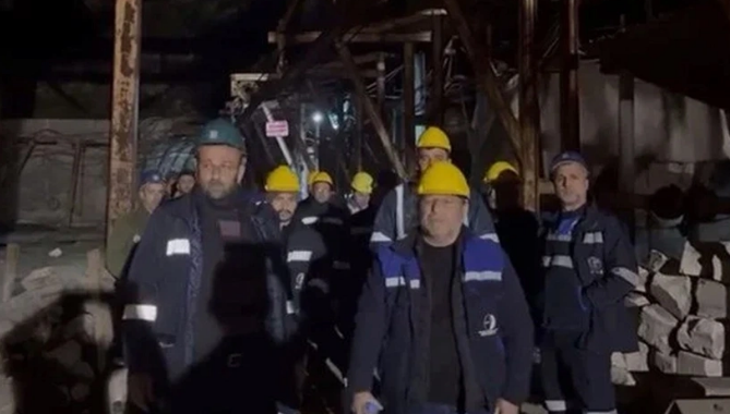 FLAŞ! Ankara'da 10'larca işçi kendisini madene kapattı! İhaleye karşı eyleme geçtiler