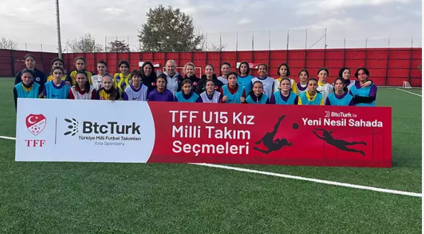 Ural Aküzüm: Kadın futbolunda destekçilerimizle birlikte çok önemli kazanımlar elde ediyoruz